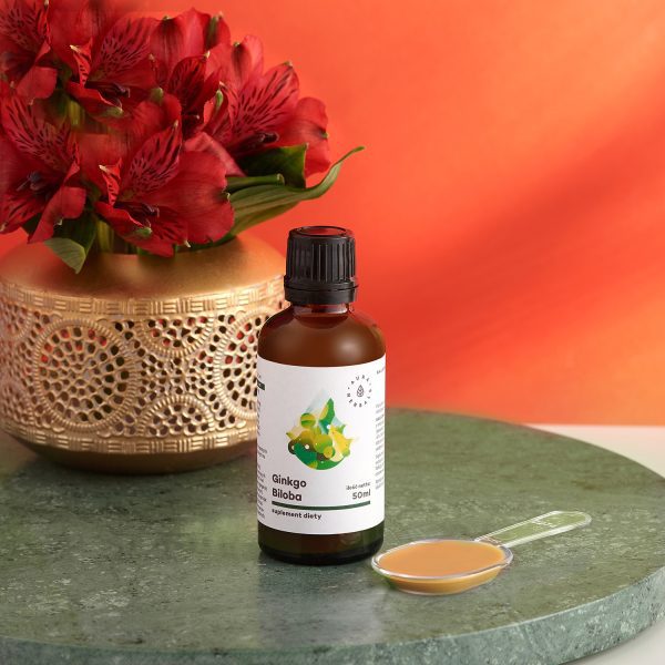 Ginkgo Biloba, ekstrakt Miłorząb Japoński 50:1 45 mg, płyn 50ml Krople z ekstraktem z miłorzębu japońskiego 45 mg: buteleczka 50 ml, ujęcie z bliska