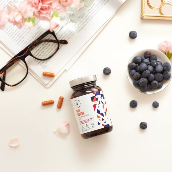 Kapsułki z luteiną z aksamitki: słoik Aura Herbals 60 szt, ujęcie z bliska