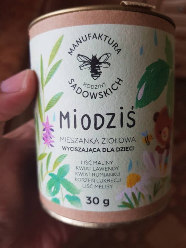 Herbatka wyciszająca dla dzieci Miodziś Herbatka Miodziś — sypka mieszanka ziołowa dla najmłodszych, ujęcie z bliska