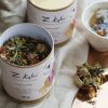 Herbata ziołowa - Z łąki: produkt konopny ubucha.pl Herbata Z łąki na urodę: sypka mieszanka ziołowa, ujęcie z bliska