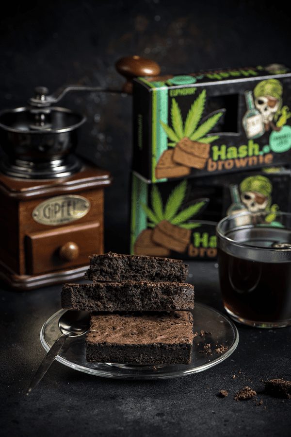 Euphoria Hash Brownie with Hemp and Rum made from Cannabis Sativa L flour Euphoria Hash Brownie Cannabis & Rum: view of the closed package 50 g