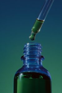 Jak wybrać dawkę CBD? Kompletny przewodnik po obliczeniach, kroplach i efektach - Podstawy kannabinoidów