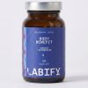LABIFY Body Magnez+ - zdjęcie 5 LABIFY Body Magnez+ - butelka 60 kapsułek na jasnoszarym tle, ujęcie pionowe