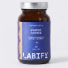 LABIFY preparat z linii Energy - zdjęcie 2 LABIFY preparat z linii Energy - butelka 60 kapsułek na jasnoszarym tle, ujęcie pionowe