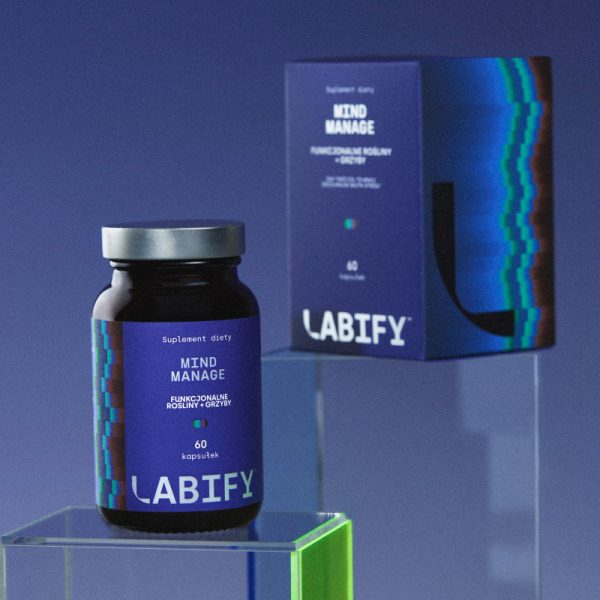 LABIFY Mind Sleep+ - zdjęcie 6 LABIFY Mind Sleep+ - butelka i pudełko na szklanej kostce, granatowe tło