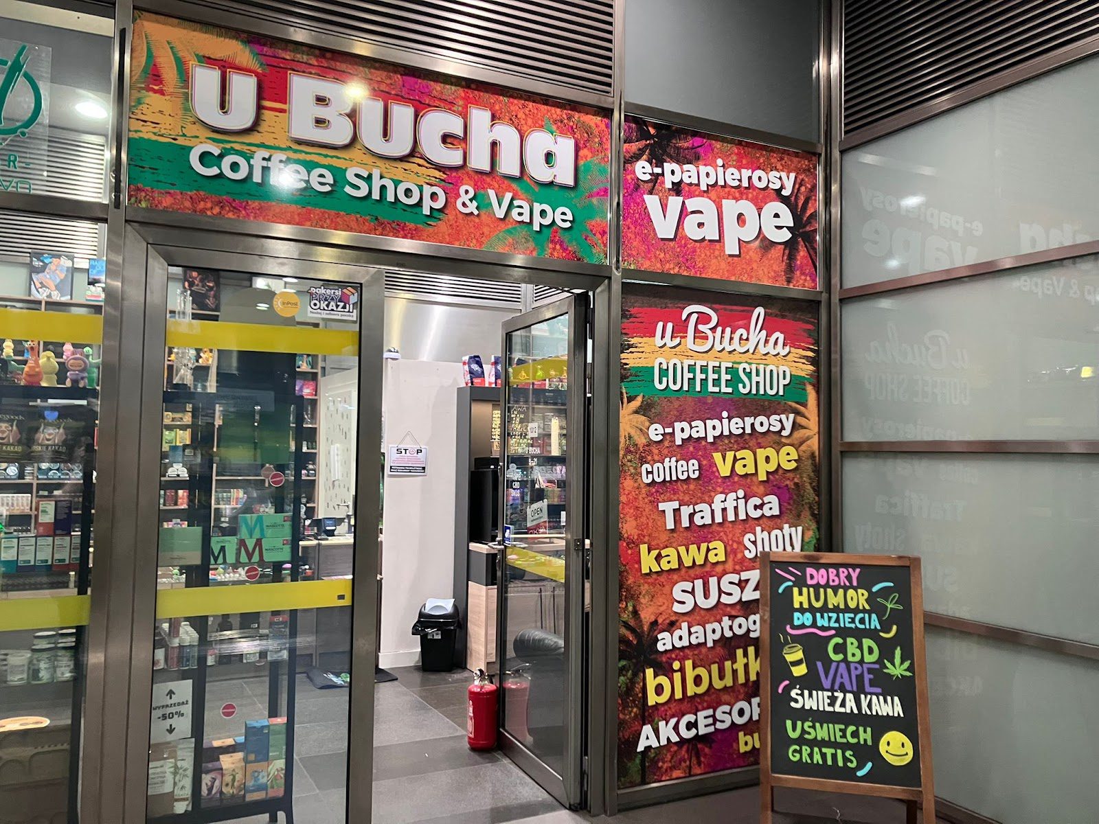 Storefront of u Bucha Coffee Shop & Vape at Metro Nowy Świat-Uniwersytet station