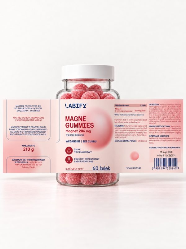 Etykieta Magne Gummies rozwinięta przed słoikiem: skład, porcja 2 żelki dziennie, masa netto 210 g Etykieta Magne Gummies rozwinięta przed słoikiem: skład, porcja 2 żelki dziennie, masa netto 210 g