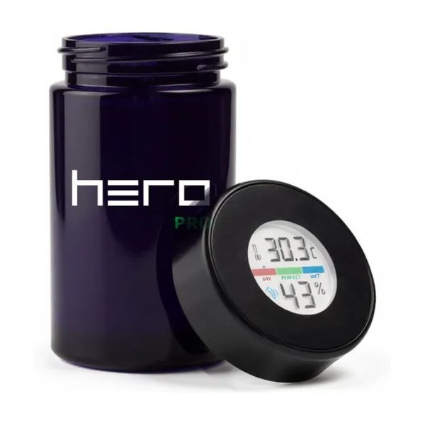 Szklany pojemnik bezzapachowy z higrometrem 150ml HERO PRO: fioletowy sloik z higrometrem, kolejne ujecie z innej strony Szklany pojemnik bezzapachowy z higrometrem 150ml HERO PRO: fioletowy sloik z higrometrem, kolejne ujecie z innej strony