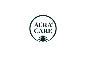 Aura Care: okrągła zielona odznaka z napisem AURA CARE i kwiatem lotosu Aura Care: okrągła zielona odznaka z napisem AURA CARE i kwiatem lotosu