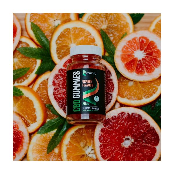Żelki CBD Vegan 300mg 30szt - Orange: słoik żelków ułożony na plasterkach pomarańczy i grejpfruta Żelki CBD Vegan 300mg 30szt - Orange: słoik żelków ułożony na plasterkach pomarańczy i grejpfruta