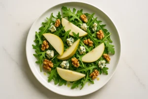 Salat mit Birne, Blauschimmelkäse und Hanföl